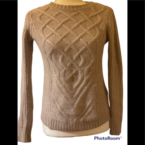 Tahari Sweaters - Tahari 100% 2 ply Cashmere Sweater 🥰
